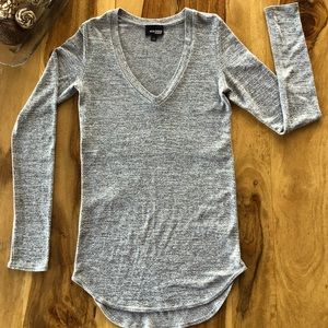 Wilfred -SM- Lovely Peek-A-Boo Mid-Lower Back, Long Sleeve Shirt in heather gray